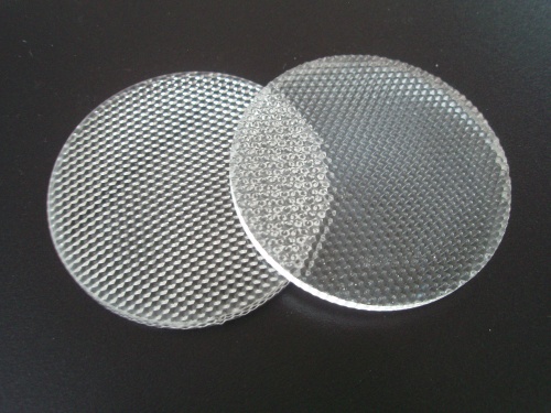 Laserschneiden von Lampenteilen aus strukturiertem Plexiglas, Acrylglas, PMMA - ZB-Laser AG